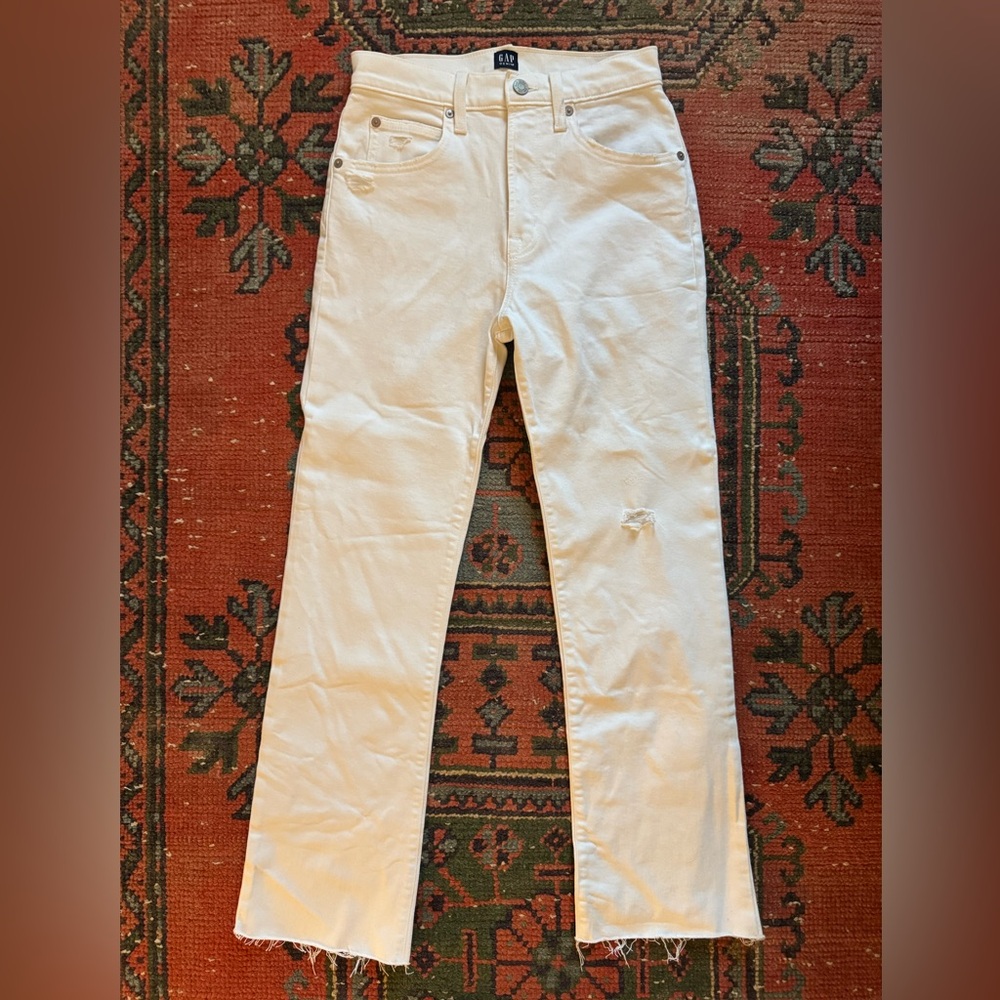 Gap High Rise Ankle Flare Jeans Crisp White destructed raw hem size 00/24R